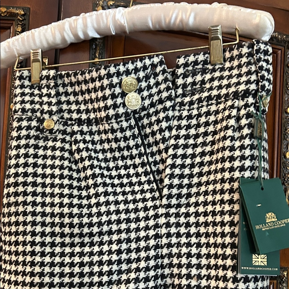 Houndstooth Trousers by Holland Cooper.  A classic for any wardrobe.  UK 8/US 4.